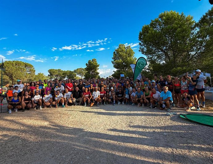 Llegada del corredor Sergio Turull a Albacete dentro de su reto solidario '50-50-50' contra el cáncer infantil.