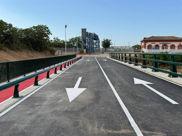 La Generalitat pone en servicio el puente de acceso a Renfe sobre el barranco del Pozalet en Loriguilla tras finalizar su reconstrucción