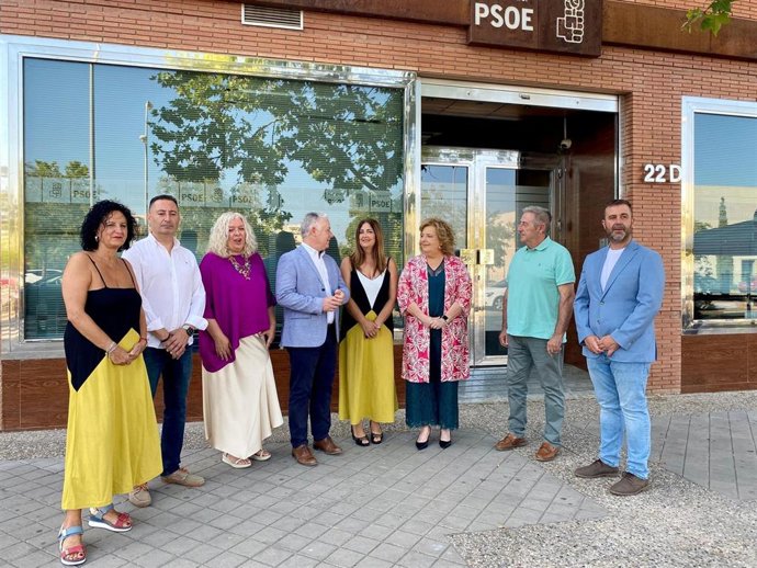 Imagen de este viernes de la portavoz del Grupo Socialista en la Diputación de Granada, Fátima Gómez, y los diputados socialistas.