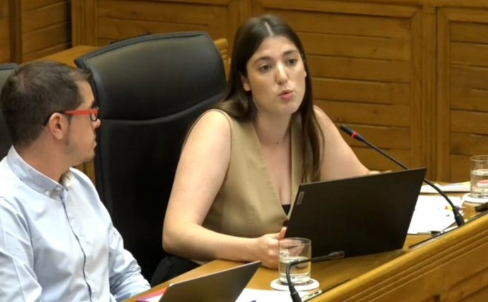 La portavoz de Podemos en Gijón, Olaya Suárez, interviene en el Pleno Municipal gijonés.