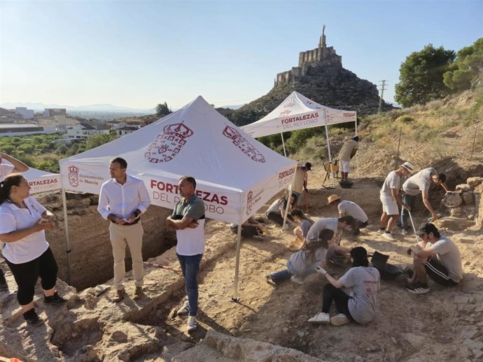 Las excavaciones en el Palacio Ibn Mardanís y su entorno permiten evidenciar el hallazgo de un Gran Complejo Palaciego