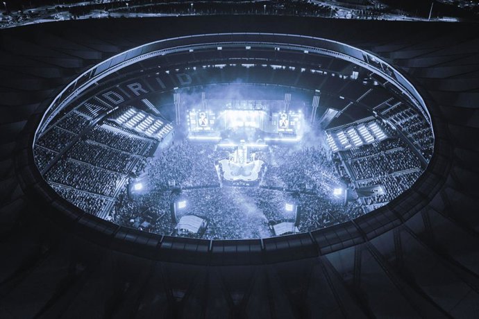 SOLD OUT STADIUM SHOW