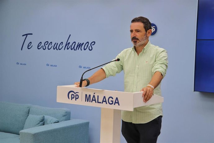 El secretario general PP malagueño, José Ramón Carmona, en rueda de prensa