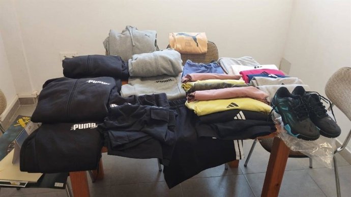 Prenda deportiva sustraída en una tienda de Ribadeo (Lugo).