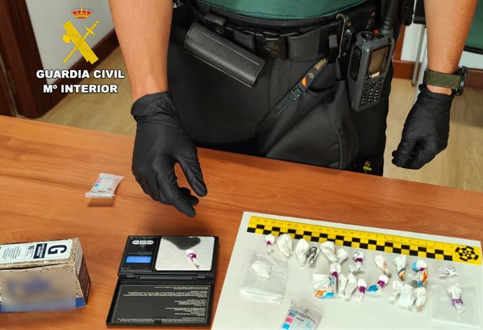Detenido en Comillas cuando pretendía vender cocaína a varios jóvenes durante las fiestas