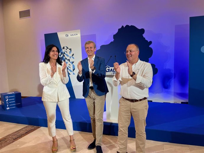 A secretária-geral do PPdeG, Paula Prado; o presidente da Xunta, Alfonso Rueda; e o secretário-geral do PP, Miguel Tellado, nesta sexta-feira, na reunião da diretoria do PP galego.