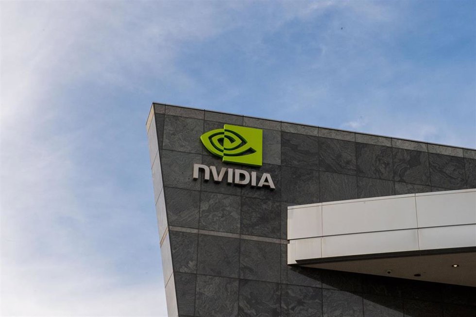 Archivo - FILED - 23 February 2024, US, Santa Clara: The logo of the chip company Nvidia can be seen at the headquarters in Silicon Valley.