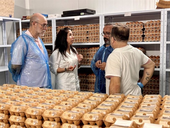 El presidente de la Diputación de Cáceres, Miguel Ángel Morales, visita empresas en Aldea del Cano