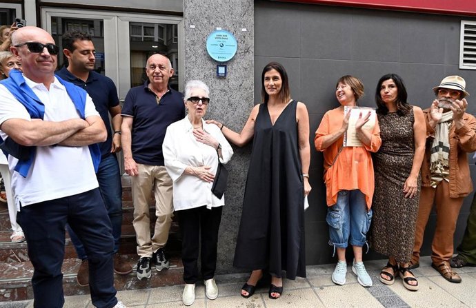 Descubrimiento de la placa que recuerda a Juanjo Viota
