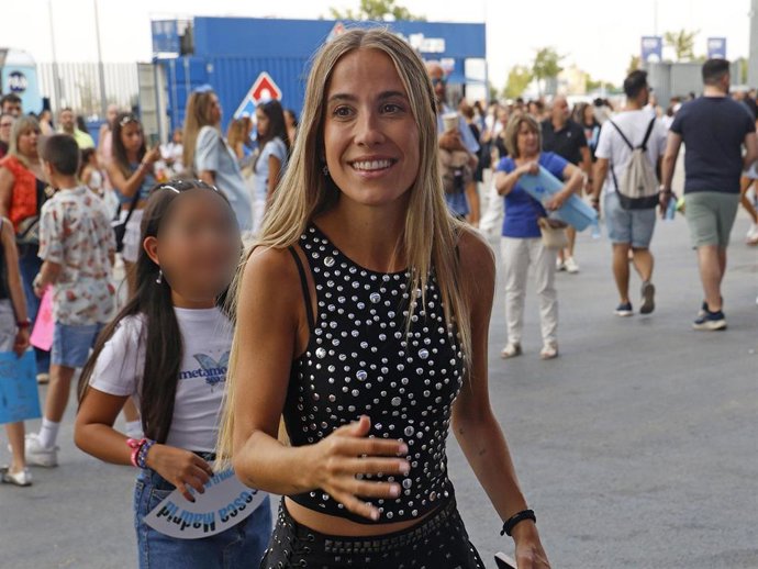 Paula Koops llega al Estadio Riyadh Air Metropolitano para asistir al concierto de Aitana