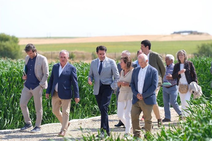 Visita del consejero de Medio Ambiente, Vivienda y Ordenación del Territorio, Juan Carlos Suárez-Quiñones a la EDAR de Cisneros.