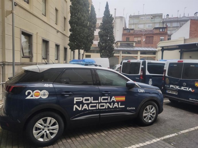 Imagen de un vehículo en las dependencias de la Policía Nacional de León, cuyos agentes han detenido al varón sobre el que pesaba una Orden Europea de Detención y Entrega.