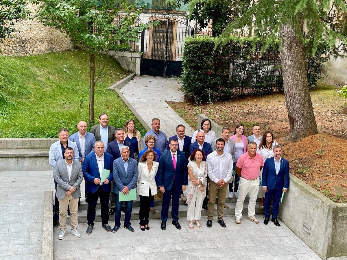 El Principado y 22 ayuntamientos firman los convenios para su integración en la red autonómica de escuelas infantiles