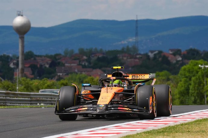 01 August 2025, Hungary, Budapest: British Formula One driver Lando Norris of team McLaren drives at Hungaroring ahead of the Formula 1 Hungarian Grand Prix. Photo: Bradley Collyer/PA Wire/dpa