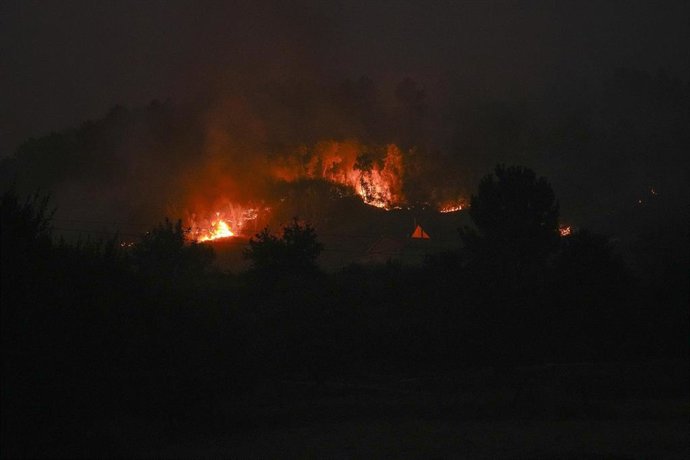 Vista del incendio, a 30 de julio de 2025, en A Cañiza, Pontevedra, Galicia.