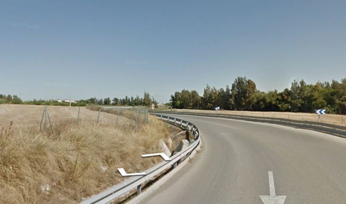 Archivo - Carretera A-471 a su paso por Lebrija (Sevilla). Foto de archivo. 
