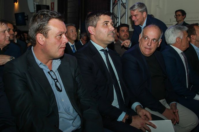 Archivo - Victor Francos, president of CSD, David Aganzo, president of AFE and Javier Tebas, President of LaLiga during the AFE (Spanish Soccer Players Association) awards ceremony at Real Casino de Madrid on November 06, 2023, in Madrid, Spain.