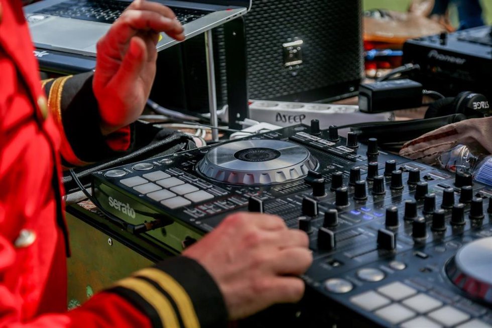 Archivo - Un DJ toca en el festival Elrow Town Madrid.