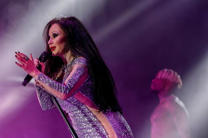 Archivo - El grupo musical Fangoria actúa en el Festival Noches del Botánico, en el Real Jardín Botánico de Alfonso XIII, a 8 de junio de 2022, en Madrid (España). Alaska y Nacho Canut, intérpretes de éxitos como ‘Dramas y comedias’ o ‘No sé qué me das’, 