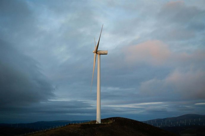 Archivo - Un parque eólico, a 28 de marzo de 2025, en Muras, Lugo, Galicia (España). El Tribunal Supremo ha dictado una sentencia que despeja el futuro de muchos proyectos de la industria eólica en Galicia. El hecho de que dos o más instalaciones de parqu