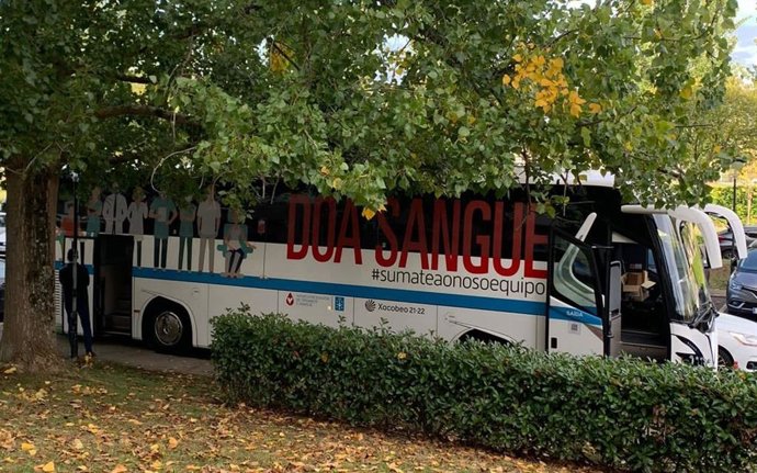 Archivo - Autobús de ADOS en un campus gallego