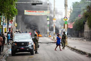 Archivo - Imagen de archivo de una protesta contra la inseguridad en la capital de Haití, Puerto Príncipe, por los ataques de las pandillas en varias regiones del país