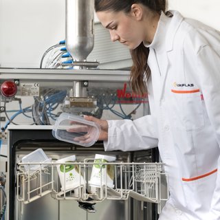 Archivo - AIMPLAS lanza una guía con recomendaciones para un uso seguro de envases reutilizables