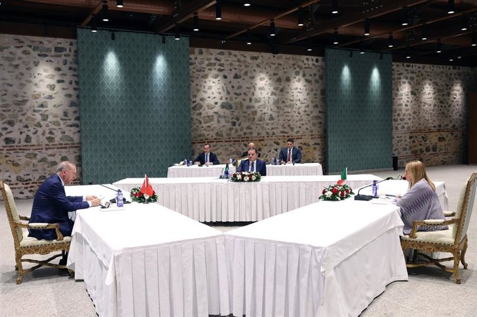 El presidente de Turquía, Recep Tayyip Erdogan, la primera ministra italiana, Giorgia Meloni, y el primer ministro del Gobierno de Unidad Nacional libio, Abdul Hamid Dbeibé
