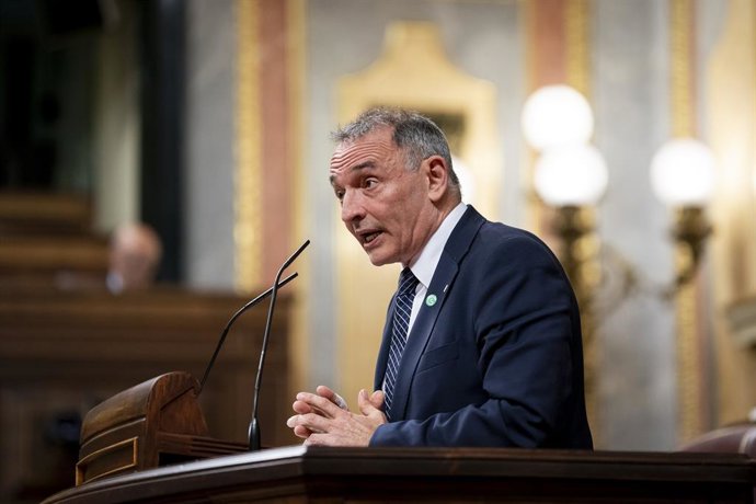 Archivo - Arquivo - O deputado sumareense Enrique Santiago durante uma sessão plenária no Congresso dos Deputados, em 6 de maio de 2025, em Madri (Espanha).