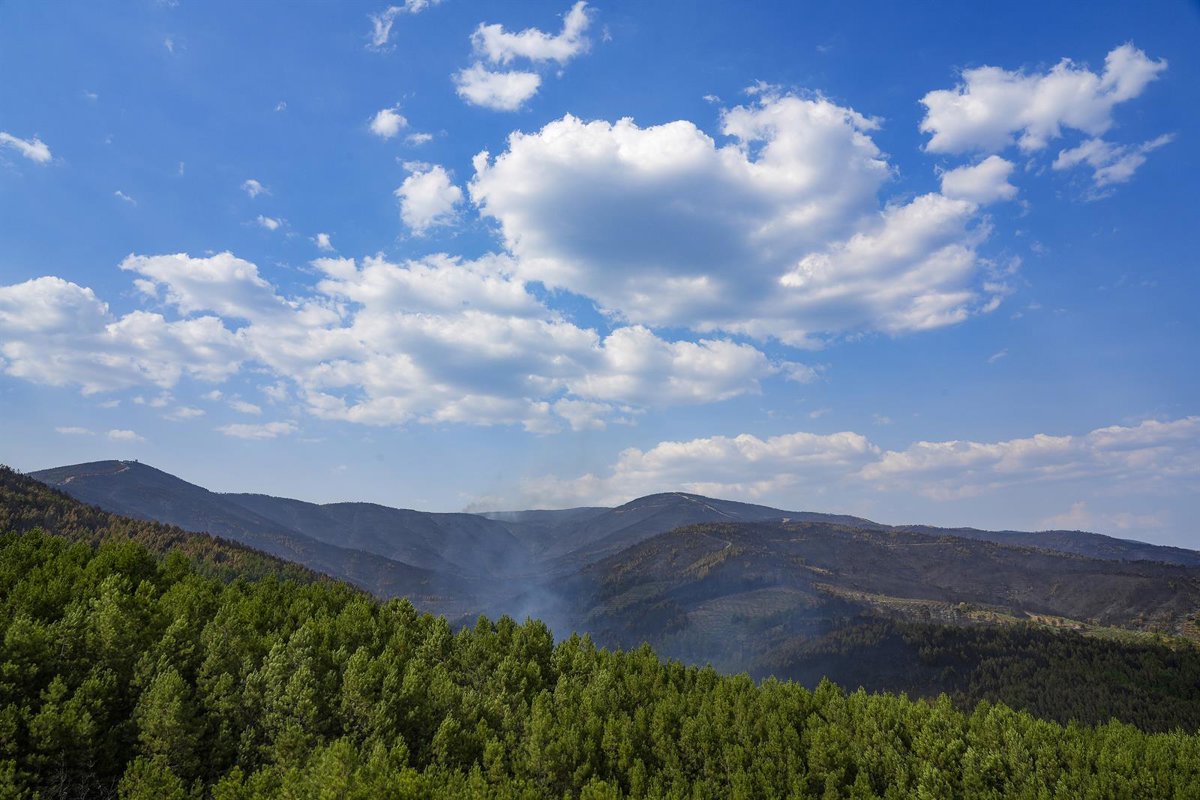 Estabilizado al 100% el incendio en Las Hurdes, aunque se mantiene evacuada la alquería de Avellanar