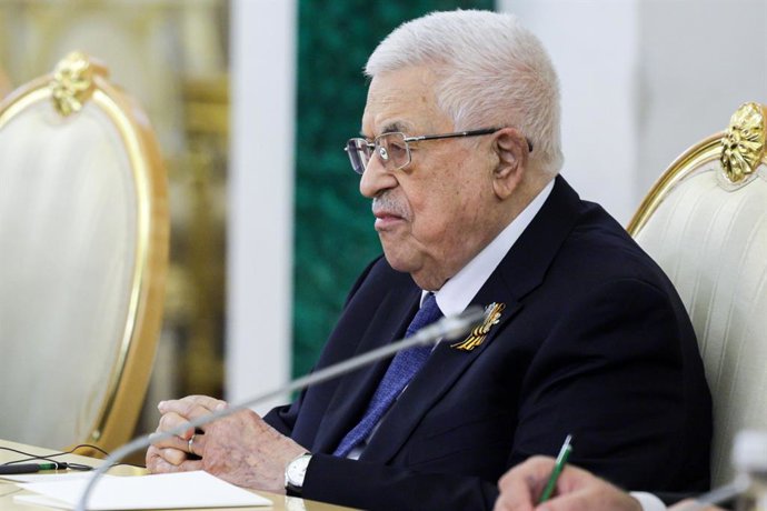 Archivo - RÚSSIA, MOSCOU - 10 de maio de 2025: Mahmoud Abbas, presidente da Palestina, participa de uma reunião com Vladimir Putin, presidente da Rússia, no Kremlin de Moscou