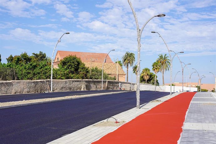 Imagen tras las obras de ampliación del Camino de las Ventillas, en Motril (Granada).