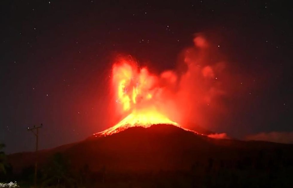 Imagen de archvio del volcán Lewotobi de Indonesia. 
