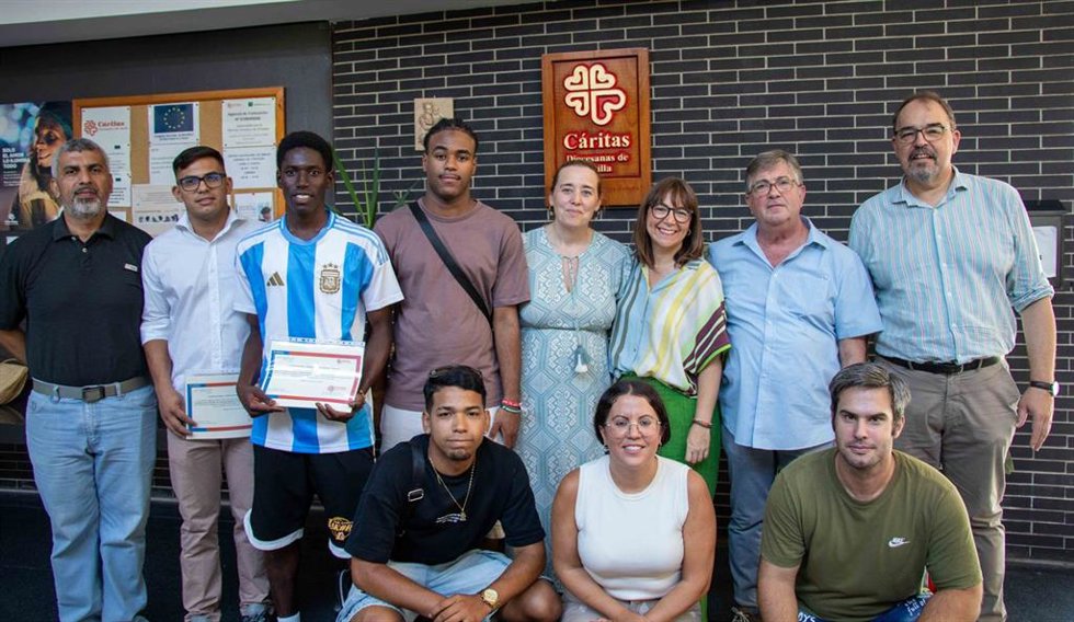 Cáritas Sevilla y Fundación Endesa forman a 17 personas en riesgo de exclusión en materia de energías renovables.