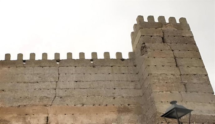 Grietas en el Castillo de Burgalimar