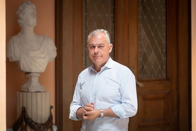 José Luis Sanz en el  Ayuntamiento hispalense