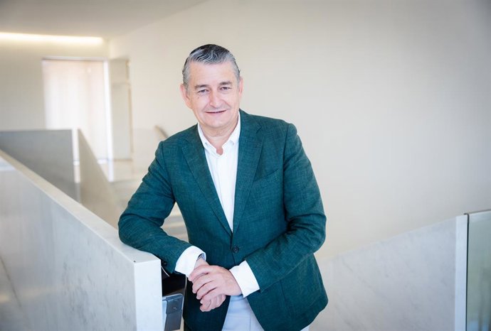 O ministro andaluz da Presidência, Interior, Diálogo Social e Simplificação Administrativa, Antonio Sanz, durante entrevista à Europa Press.