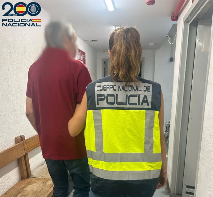 Detenido un hombre por masturbarse frente a una mujer en Palma