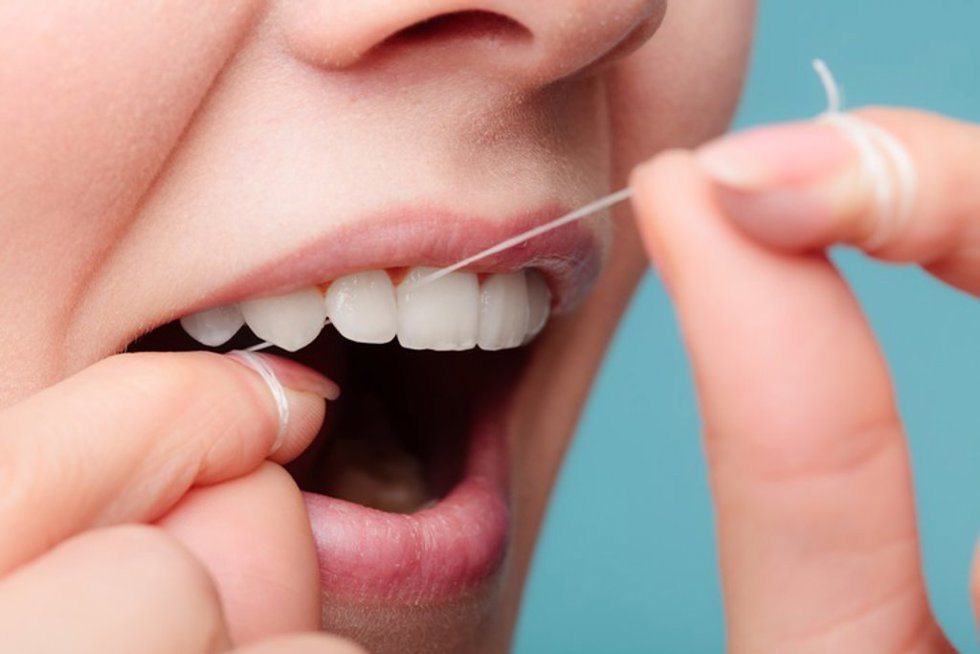 Archivo - Hilo dental