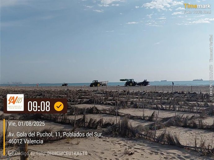 Las playas del sur de València vuelven a limpiarse con maquinaria tras concluir el anidamiento del chorlitejo patinegro 
