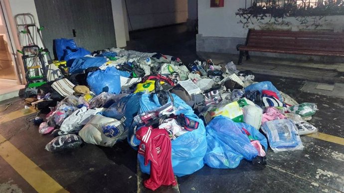 Intervenidos 2.300 artículos procedentes de la venta ambulante ilegal en Torremolinos y Benalmádena.