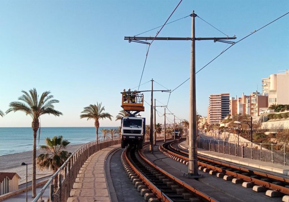 Archivo - FGV destina 6,5 millones de euros al mantenimiento de catenaria e instalaciones de baja tensión del TRAM d'Alacant