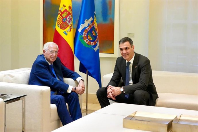 Imagen de la última recepción de Pedro Sánchez a Juan José Imbroda en el Palacio de la Moncloa.