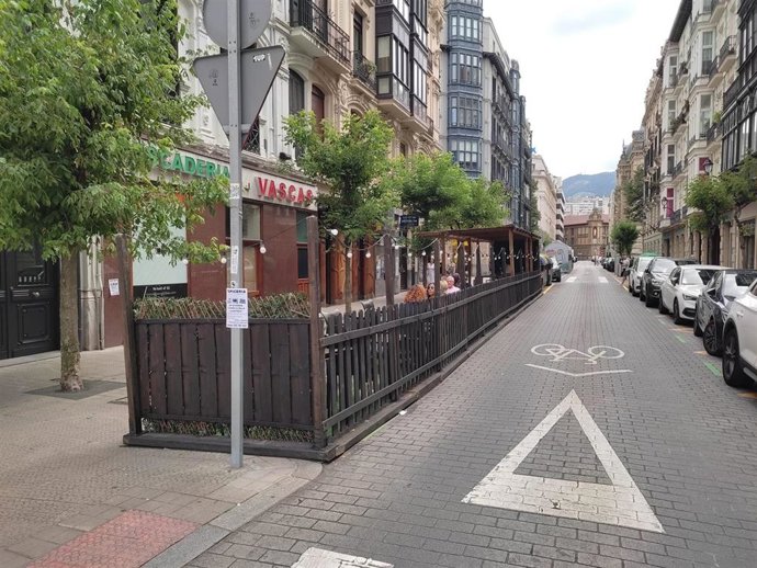 Terraza estival en el barrio bilbaíno de Abando