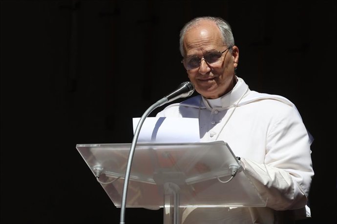 20 July 2025, Vatican, Castelgandolfo: Pope Leo XIV during the Angelus in Piazza della LibertÃ in Castelgandolfo in front of thousands of faithful. Photo: Marco Iacobucci/IPA via ZUMA Press/dpa