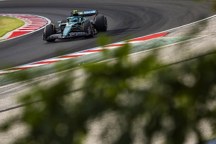14 ALONSO Fernando (spa), Aston Martin F1 Team AMR24, em ação durante o Grande Prêmio da Hungria Lenovo de Fórmula 1 de 2025, 14ª etapa do Campeonato Mundial de Fórmula 1 da FIA de 2025, de 1 a 3 de agosto de 2025, no Hungaroring, em Mogyorod, Hungria - F
