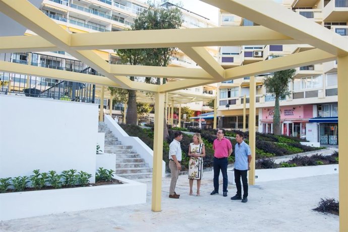 El Ayuntamiento de Marbella culmina la remodelación del faro y su entorno, que ya está abierto al público.