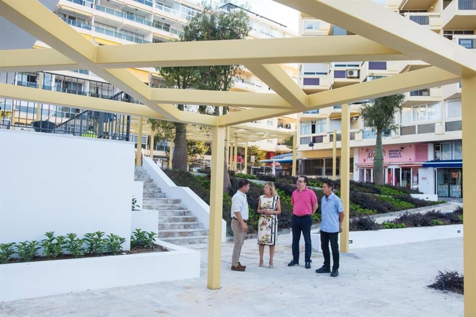 El Ayuntamiento de Marbella culmina la remodelación del faro y su entorno, que ya está abierto al público.