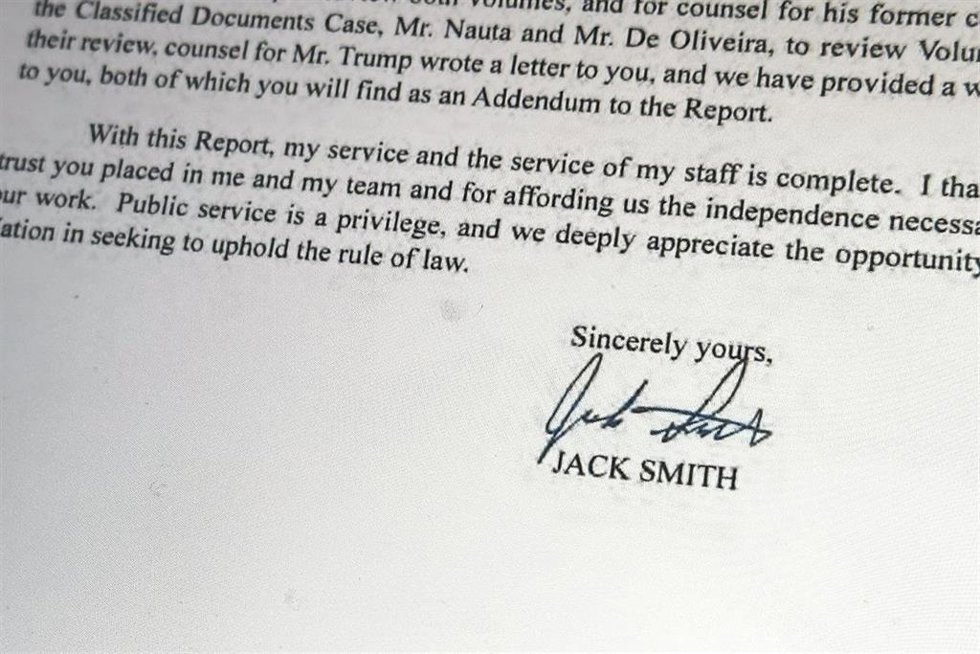 Archivo - Un extracto de un informe del exfiscal federal Jack Smith sobre Donald Trump 