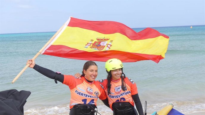 Nía Suardíaz (izda) y Mar de Arce (dcha) tras la disputa de su prueba